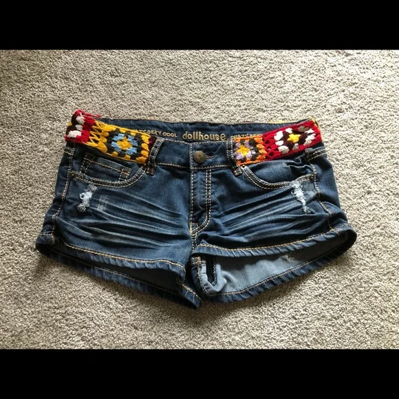 Hot 🔥Vintage Dollhouse Juniors Sz Low Rise Jean Shorts Crochet Granny  Square